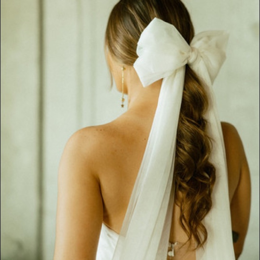 Wendy Bow Veil 65” Penelope & Lex